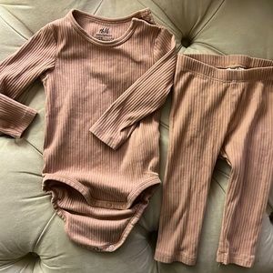 H&M baby Bodysuit and pants. Size 6-9 months